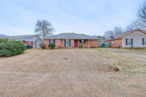 Pet-Friendly Millbrook Home Patio and Yard!